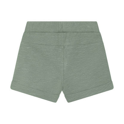 Rückansicht der grünen MINYMO Sweat Shorts für Babys und Kinder, Kinderladen Bärechind Winterthur Schweiz