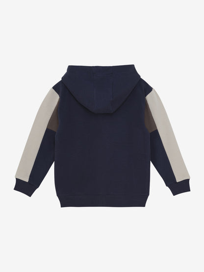Rückansicht der Minymo Kinderjacke aus GOTS-zertifiziertem Bio-Baumwollmix mit Kapuze und Colourblock Design