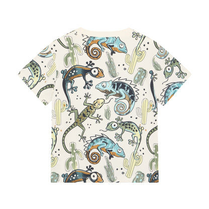 Rückansicht Minymo Kinder T-Shirt mit Reptilien Allover Print, nachhaltige Kindermode im Bärechind Winterthur Zürich Schweiz.
