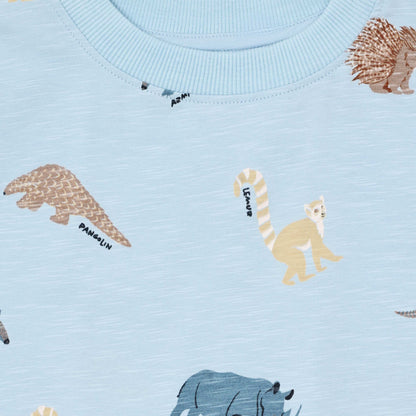 Detailaufnahme MINYMO T-Shirt Safari Bio Baumwolle hellblau im Bärechind Winterthur Schweiz