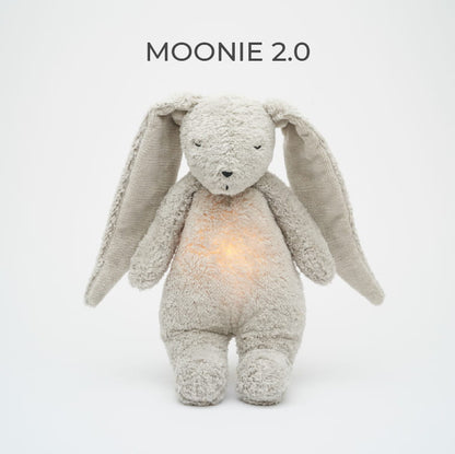 Kuscheltier Hase mit Nachtlicht MOONIE 2.0 – Baby Sound Machine mit warmem Licht, wiederaufladbar für ruhiges Einschlafen in Winterthur Zürich Schweiz