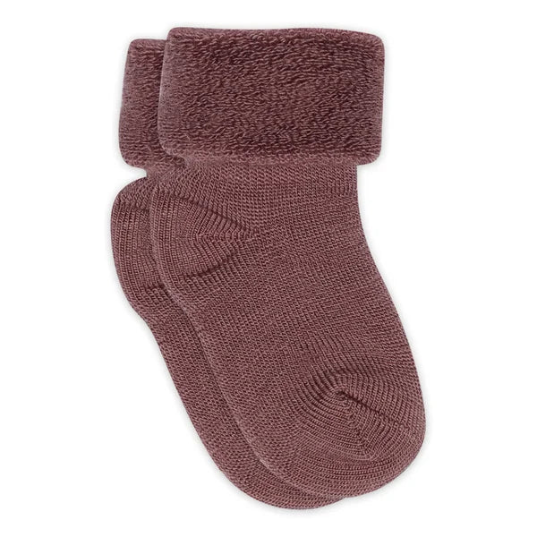 Babysocken aus Merinowolle von MP Denmark in der Farbe Rose Taupe, erhältlich im Bärechind Winterthur.