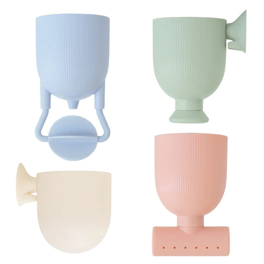 Mushie Pour & Play Bath Set aus Silikon – kreatives Badespielzeug, erhältlich im Bärechind, Winterthur, Zürich Schweiz.