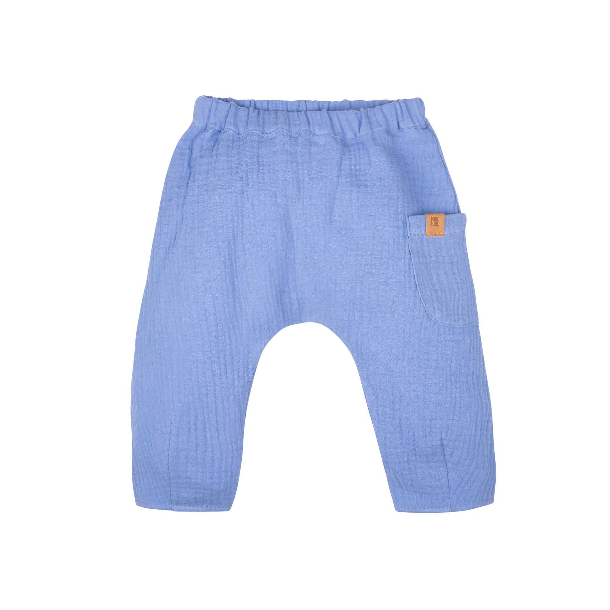 Musselin Hose aus Bio-Baumwolle in bluebell von Pure Pure by Bauer, erhältlich bei Bärechind in Winterthur, Zürich, Schweiz.
