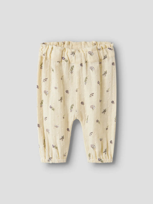 Hellgelbe Musselin-Hose mit Print für Babys von name it im Bärechind Winterthur Zürich Schweiz