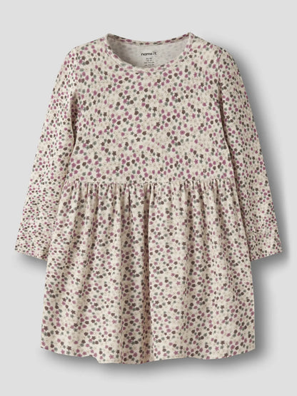 NAME IT Kinderkleid in Snow White mit feinem Blumenprint und langem Arm von vorne.