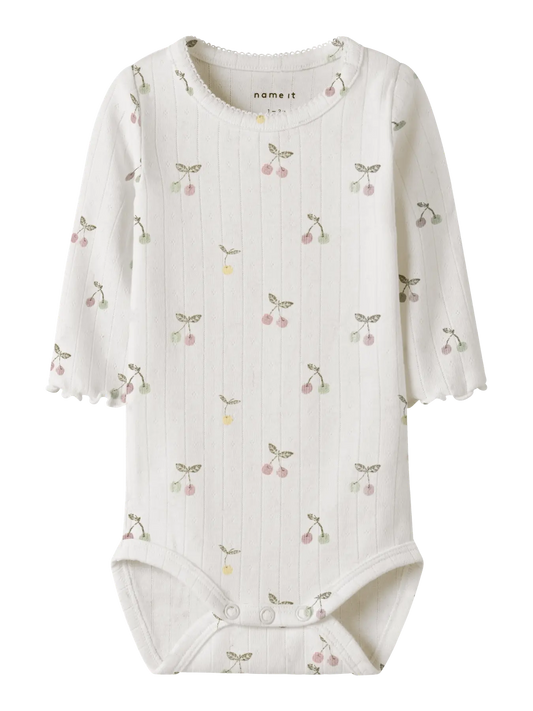 NAME IT Langarm Body aus Baumwolle mit Kirsch Print in Creme zu kaufen im Bärechind Winterthur Zürich Schweiz.