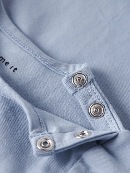 Detail Druckknöpfe am NAME IT Langarmshirt aus Baumwolle zu kaufen im Bärechind Winterthur Zürich Schweiz.