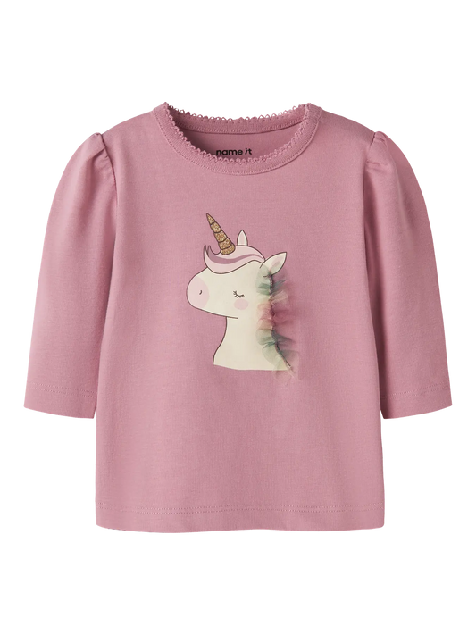 NAME IT Langarmshirt in Altrosa mit Einhornmotiv auf der Vorderseite.