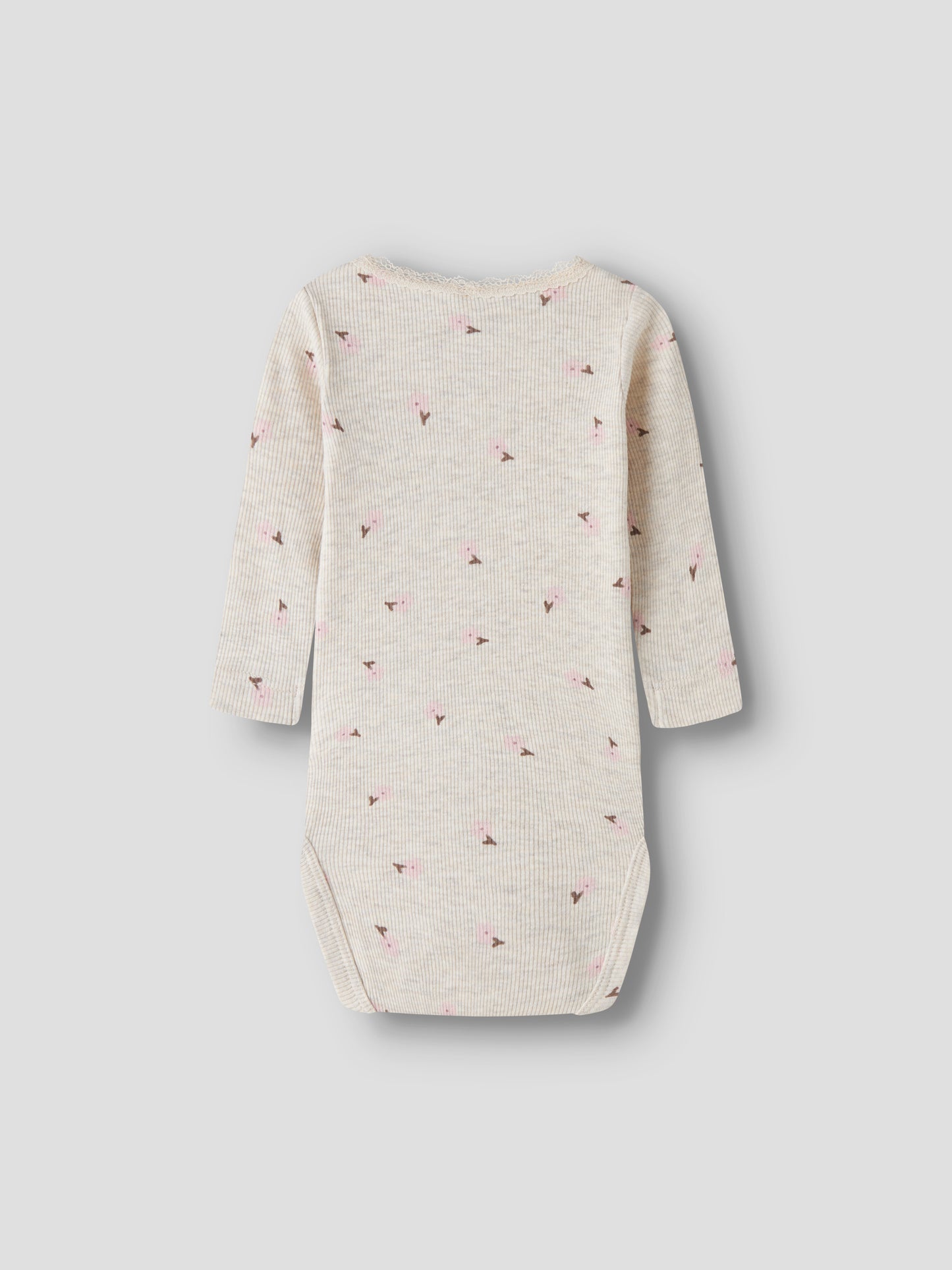 Rückseite des NAME IT Ripp Bodys aus Baumwolle und TENCEL™ Lyocell in Creme mit zartem rosa Blumenprint für Babys