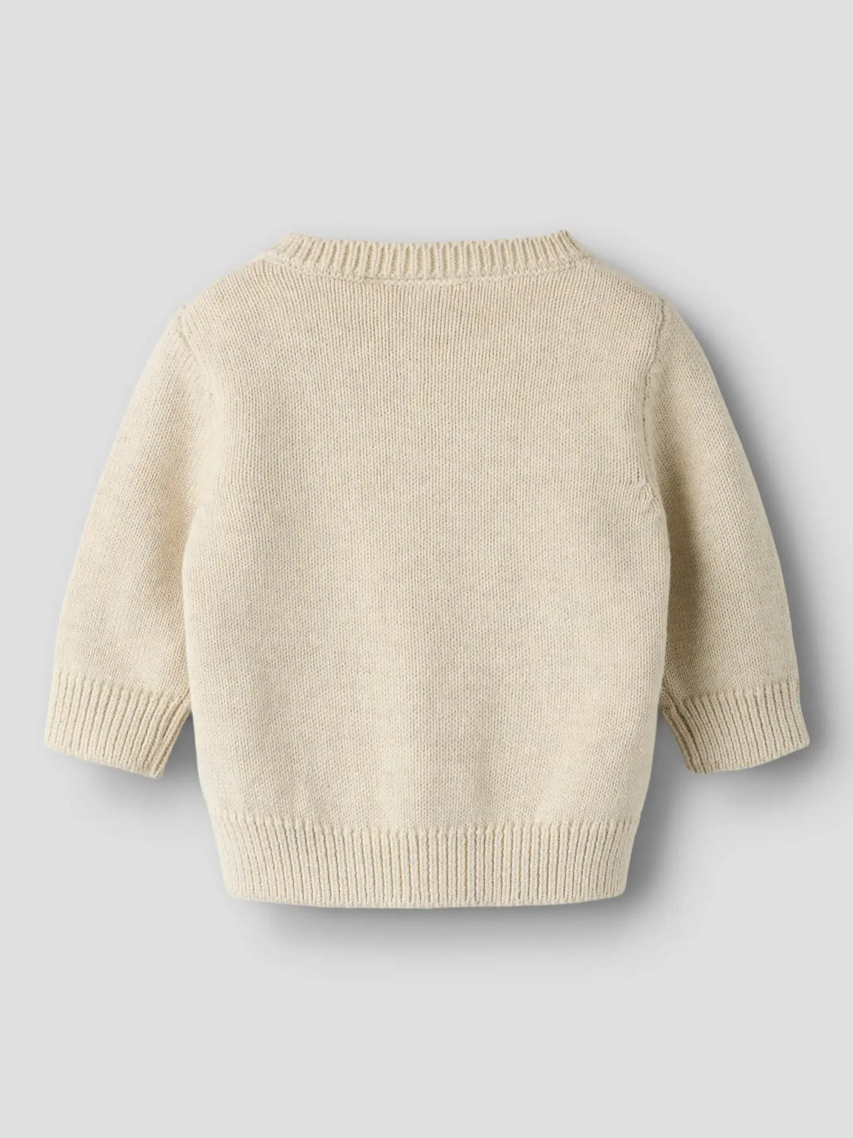 Rückansicht der beigen NAME IT Strickjacke mit klassischem Strickmuster.