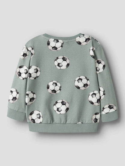 Rückansicht des NAME IT Sweatshirts mit Fussballprint in Desert Sage.