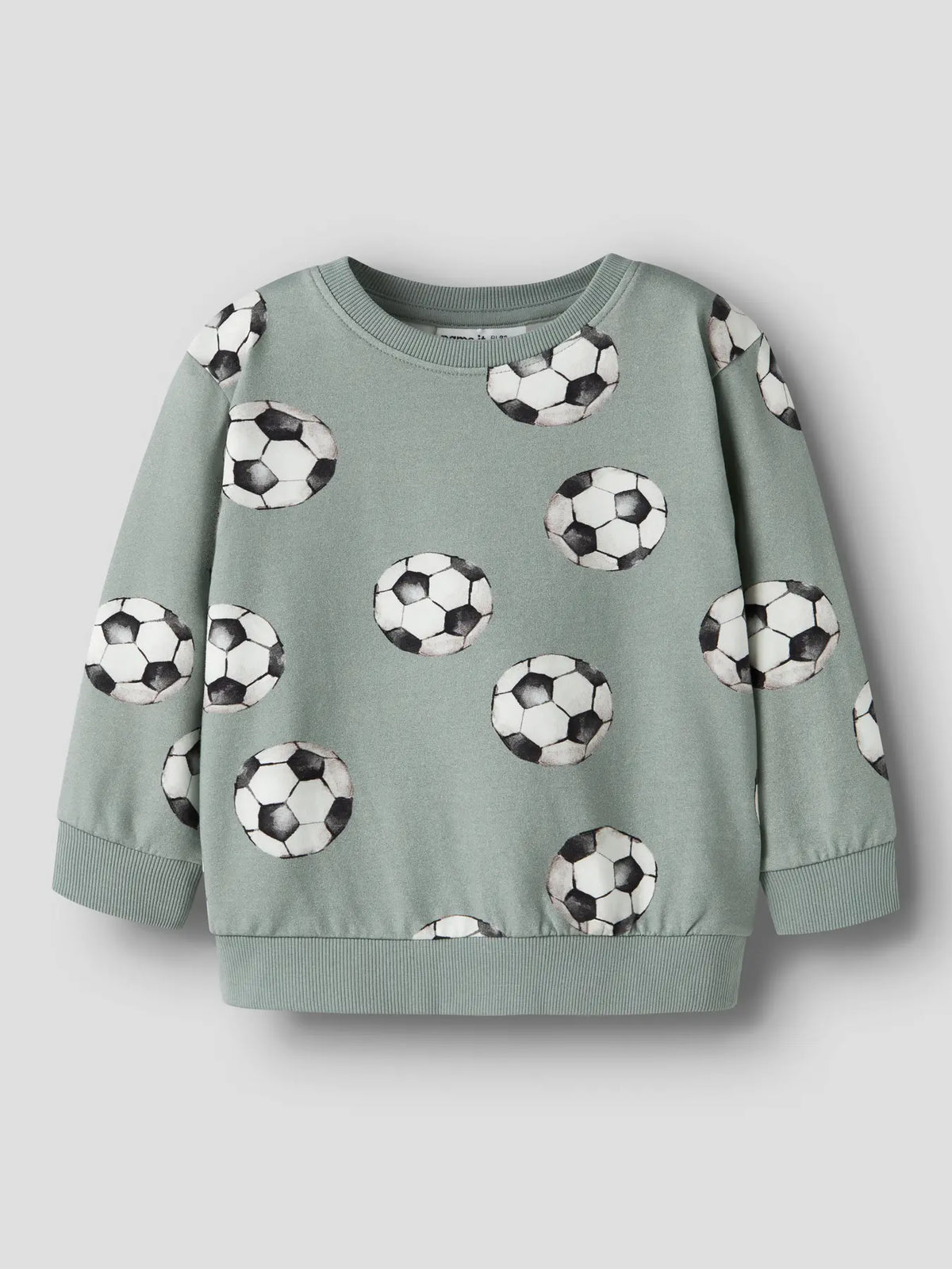 NAME IT Sweatshirt in Desert Sage mit Allover Fussballprint für Kinder.