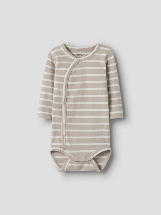 Wickelbody Baby mit Druckknöpfen von NAME IT in deinem Winterthurer Babyladen Bärechind 