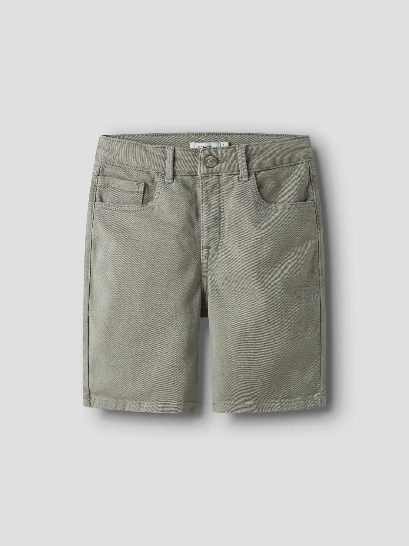 Grüne Chino Shorts für Kinder aus Baumwolle mit Stretch von name it bei Bärechind in Winterthur, Zürich, Schweiz