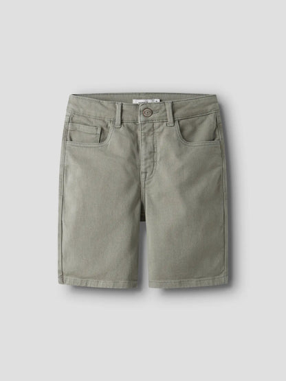 Grüne Chino Shorts für Kinder aus Baumwolle mit Stretch von name it bei Bärechind in Winterthur, Zürich, Schweiz