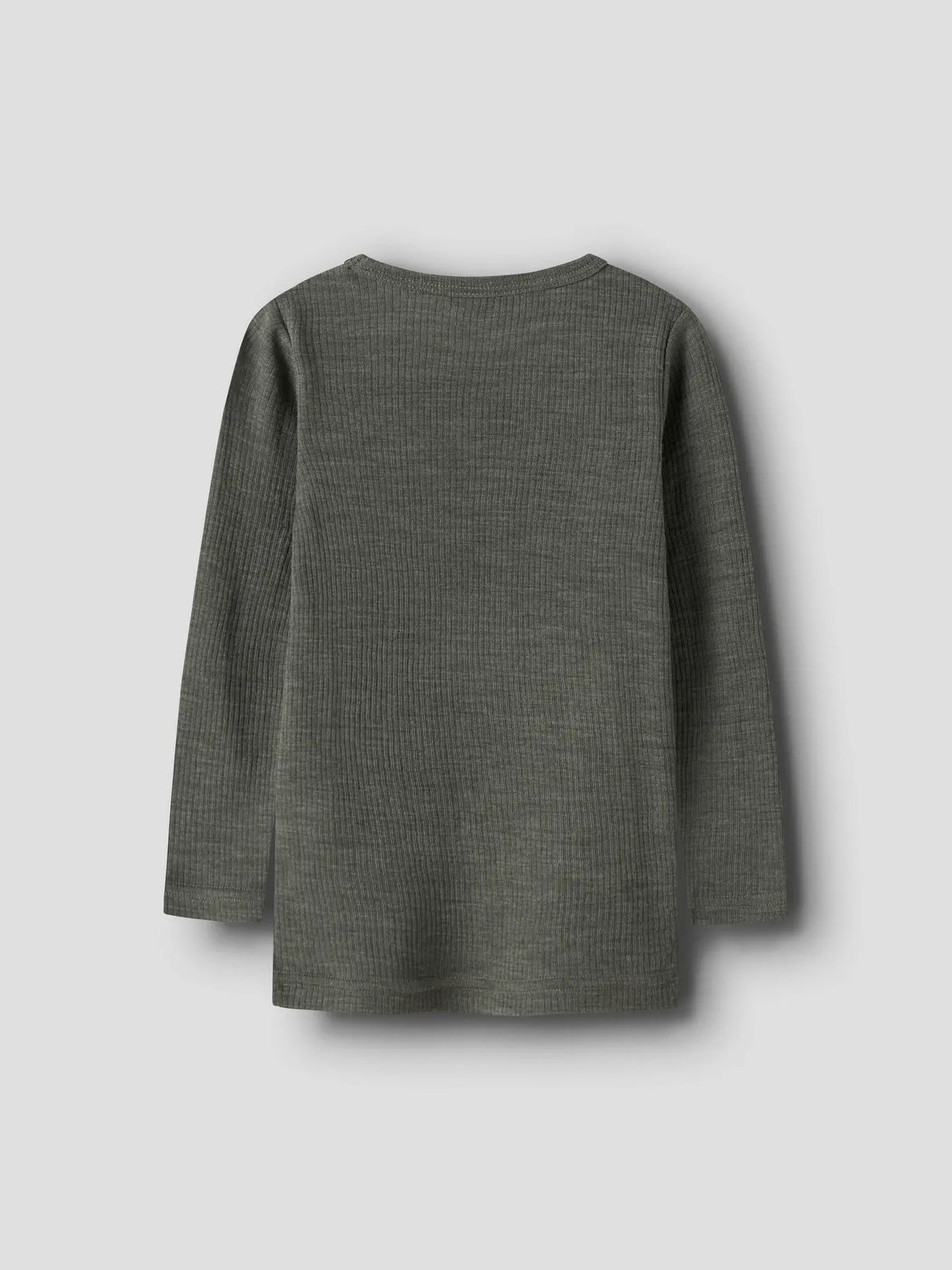 Rückansicht des Shirts aus 100% mulesingfreier Merinowolle, ideal für den Zwiebellook