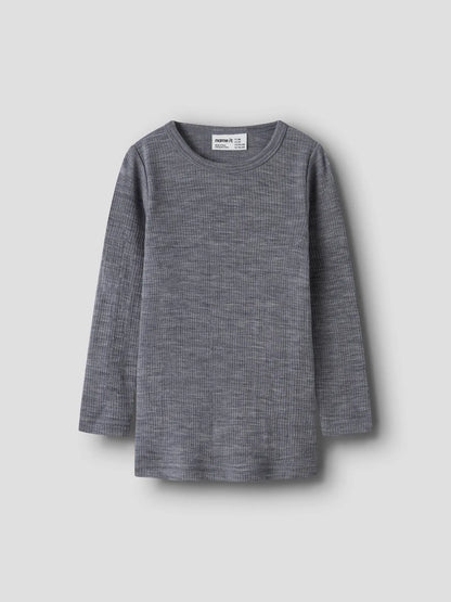 Name it Langarmshirt aus fein gerippter Merinowolle in Grau meliert, Vorderansicht

