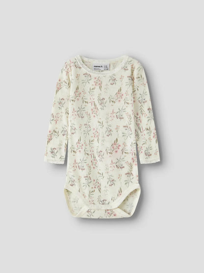 Name it Merino Body mit zartem Blumenmuster in Snow White, Vorderansicht