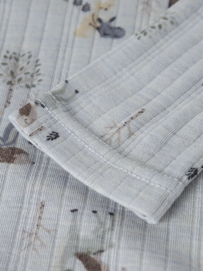 Name it Merino Langarmshirt in Arctic Ice bei Bärechind, Detailansicht des Musters