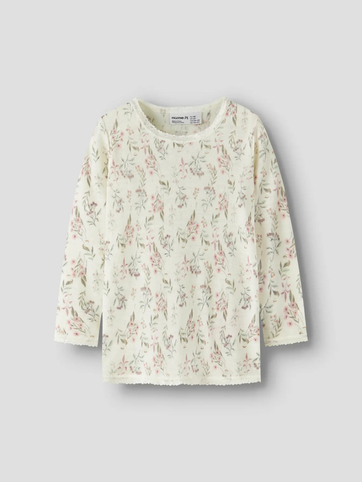 Name it Needle Langarmshirt mit Blumenmuster auf cremefarbenem Hintergrund