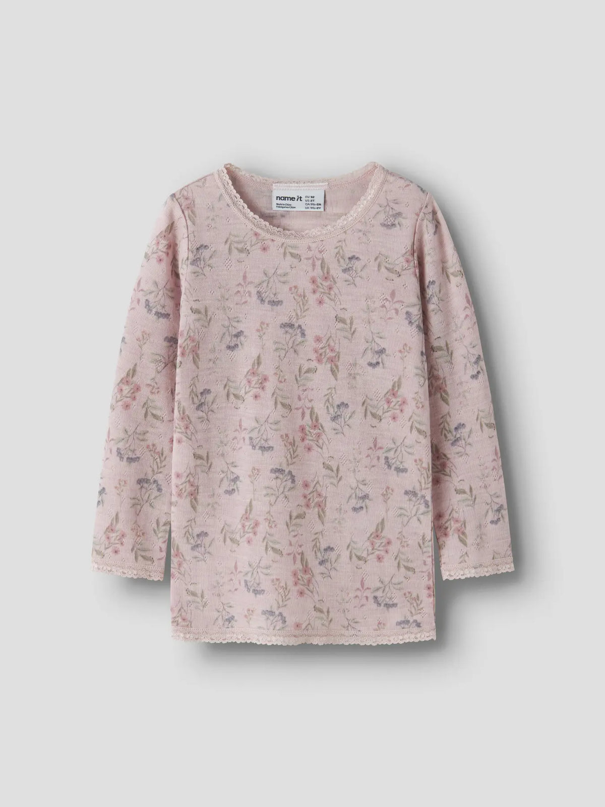 Name it Needle Langarmshirt mit Blumenmuster auf rosa Hintergrund