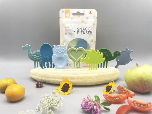 Pieksi und Griffel Snack-Piekser 7er Set Splashy Seven in der Verpackung mit frischem Obst und Gemüse