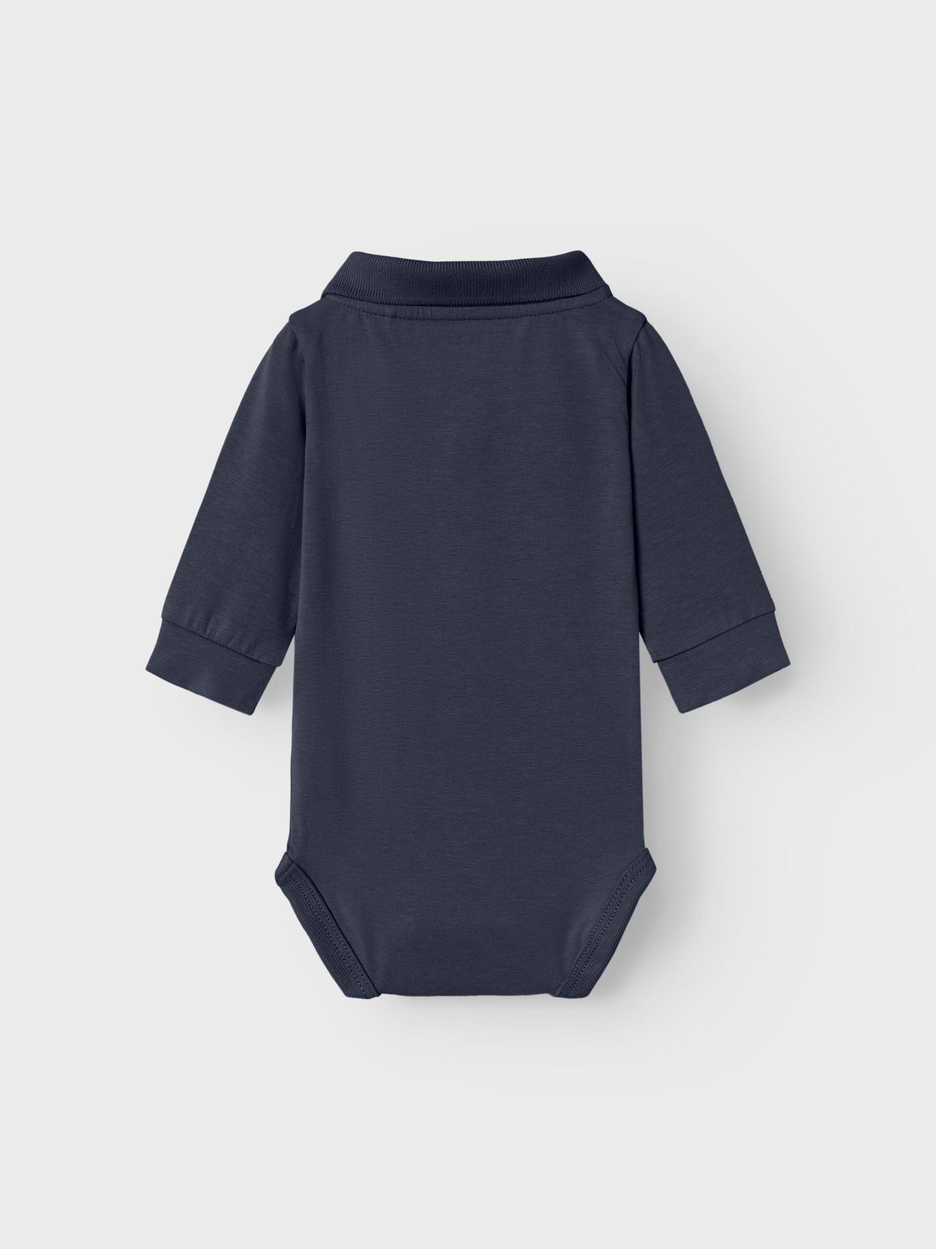 Babybody mit Polokragen in Dunkelblau von NAME IT, weich und bequem, erhältlich im Bärechind in Winterthur, Zürich Schweiz.