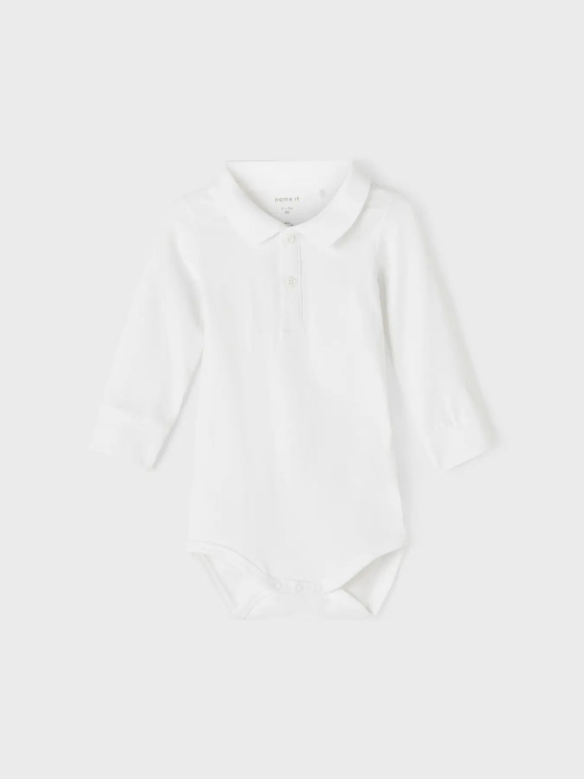 Weisser Polo-Body aus Bio-Baumwolle von NAME IT für Babys, erhältlich im Bärechind Winterthur, Zürich Schweiz.