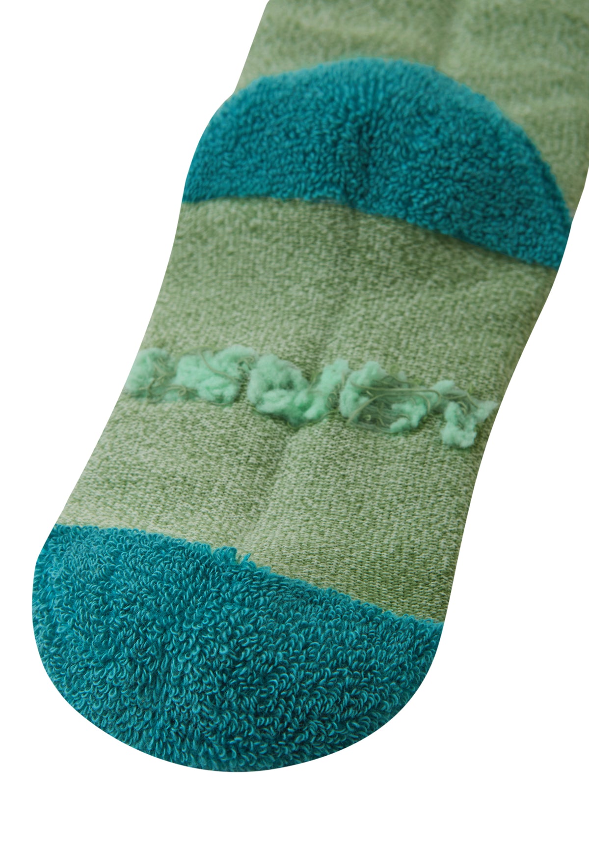 Detailansicht der Reima BugProof Kindersocken in Grün – weicher Fussbereich und angenehme Passform