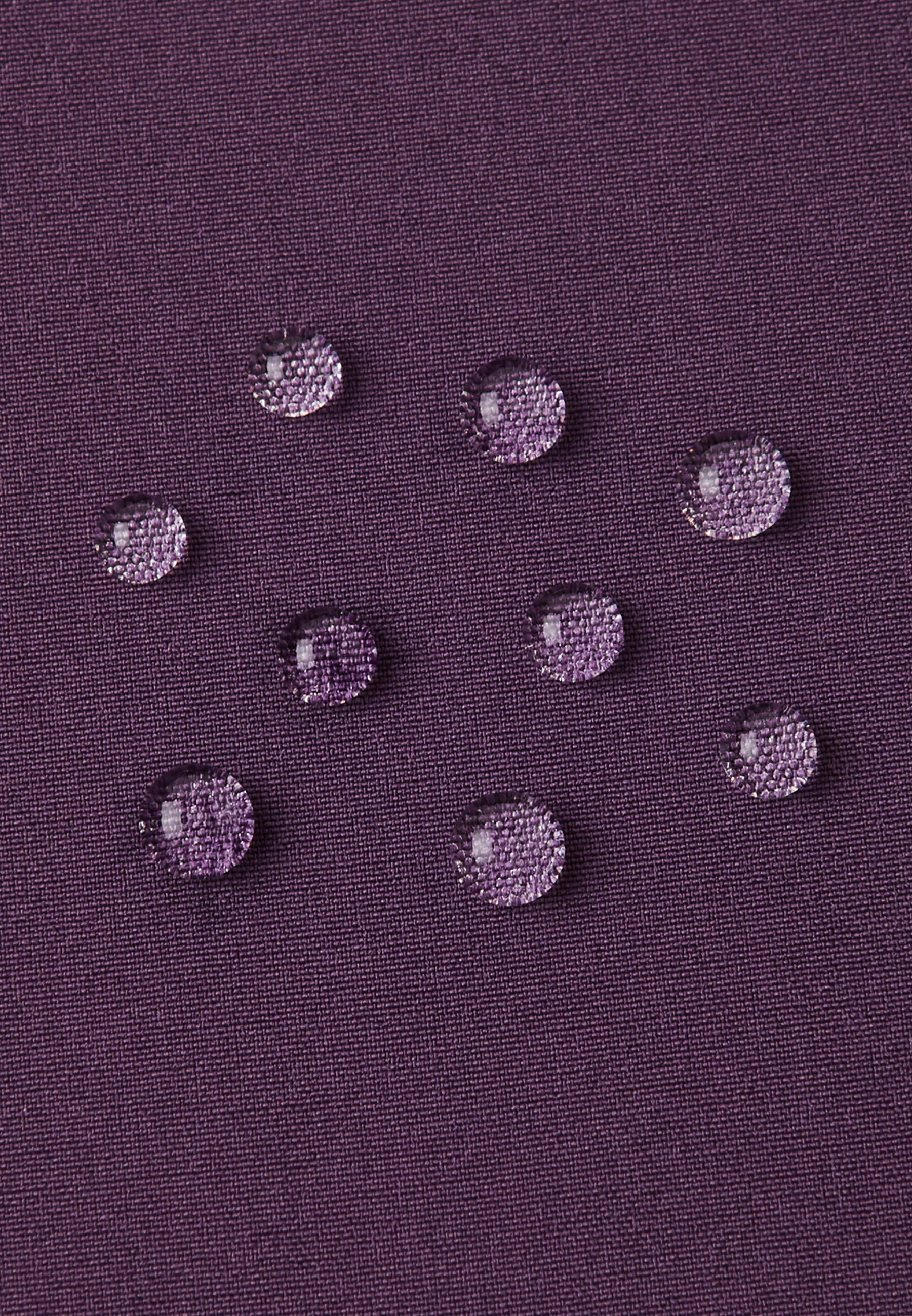 Detailaufnahme wasserabweisendes Softshell-Material Reima Oikotie Deep Purple