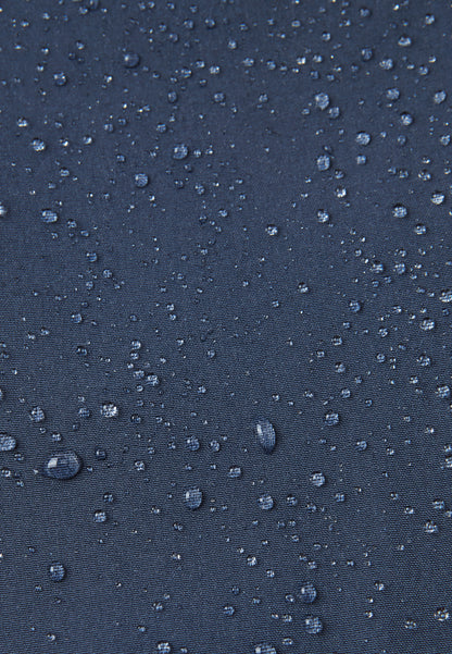 Detailaufnahme wasserabweisendes Softshell-Material Reima Oikotie Navy