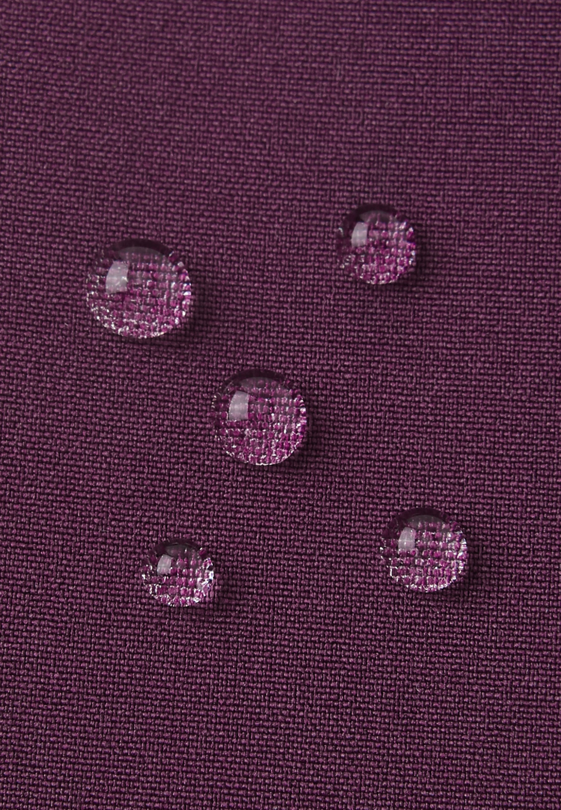 Nahaufnahme des wasserabweisenden Softshell Materials der Reima Tehden Handschuhe in Deep Purple