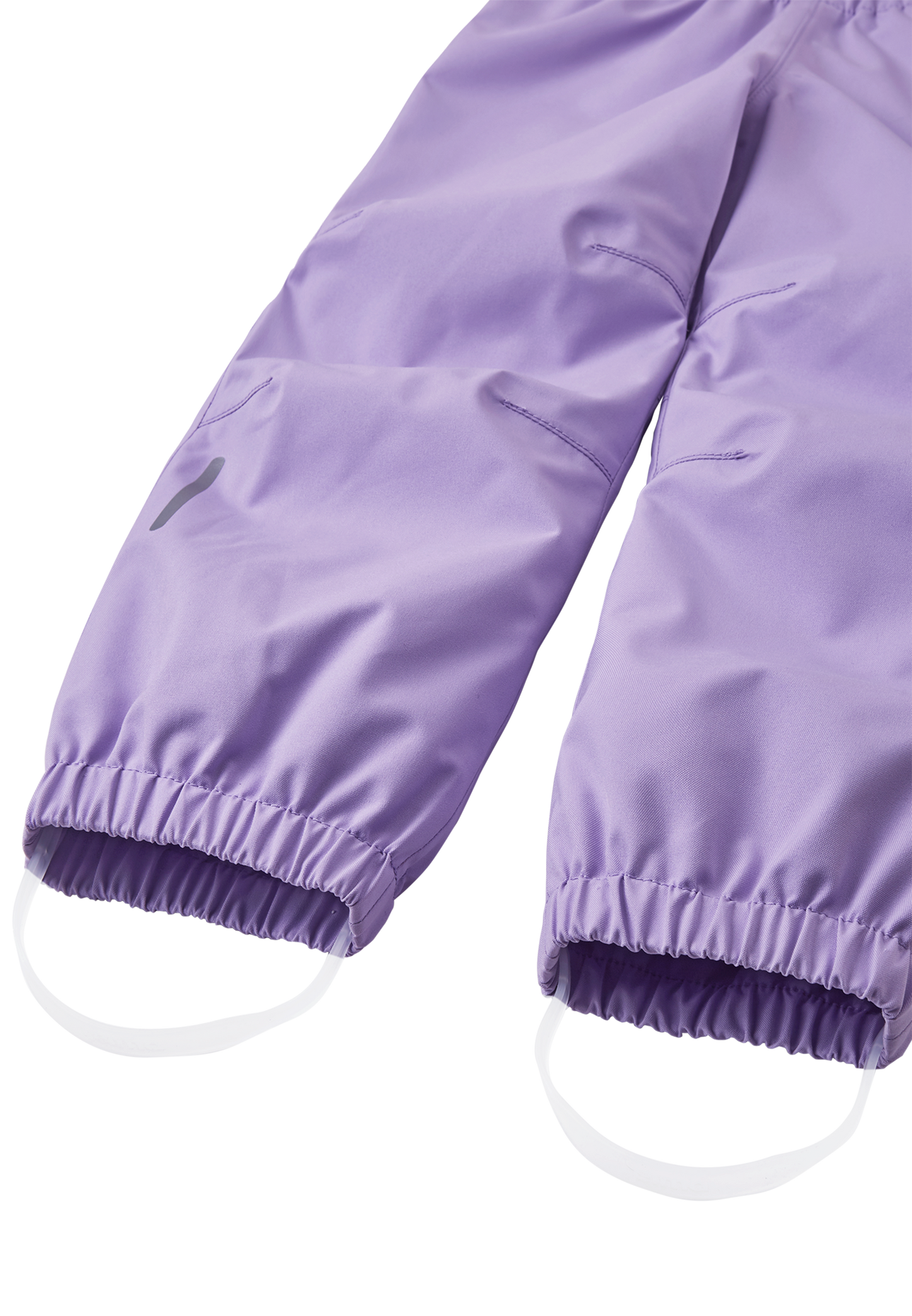 Detailaufnahme der ReimaTec Kaura Kinderhose in Blooming Lilac – wasserdichtes ReimaTec Material