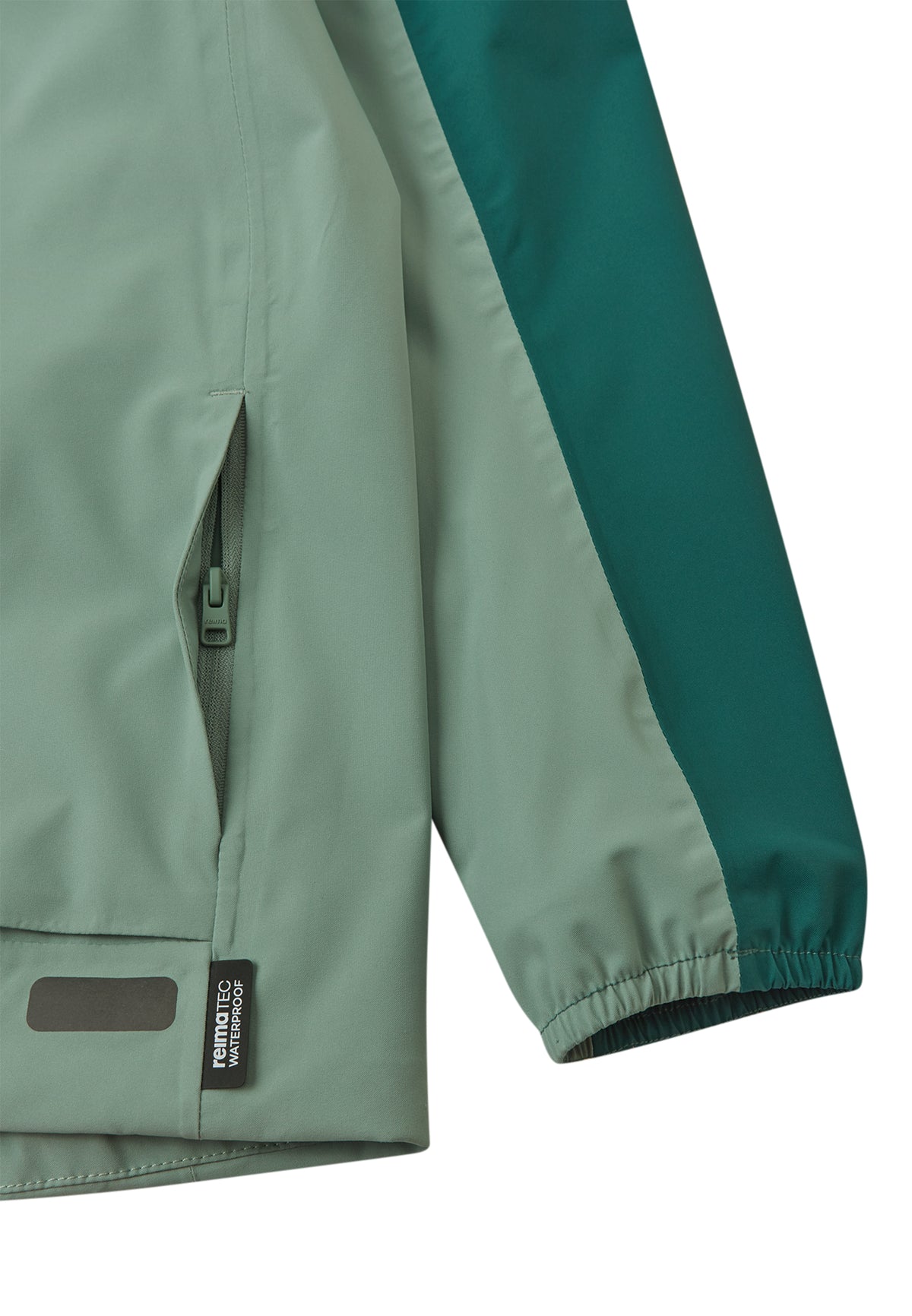 Detail am Saum der ReimaTec Regenjacke Salmi in Stone Green