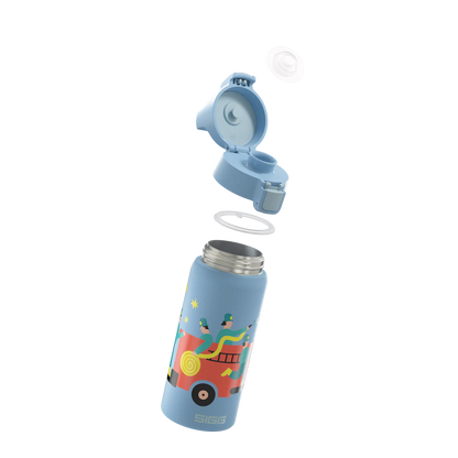 Detailansicht der Sigg Edelstahl Trinkflasche mit geöffnetem ONE Top Verschluss im Bärechind Winterthur Zürich Schweiz