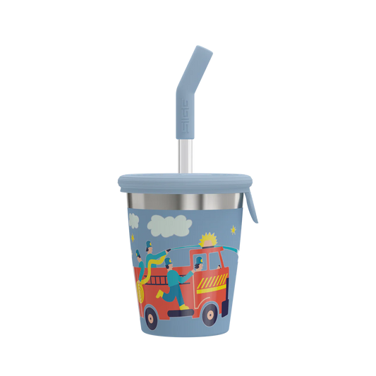 SIGG Kids Röhrli Becher aus Edelstahl 0.35L mit Feuerwehrmotiv und Silikondeckel. Erhältlich im Bärechind Winterthur, Zürich, Schweiz.