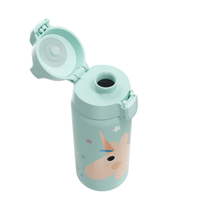 Geöffnete Sigg Kinder Trinkflasche mit ONE Verschluss und Einhorn Motiv im Bärechind Winterthur Zürich Schweiz