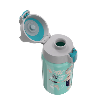 Geöffnete Sigg Kinder Trinkflasche mit ONE Verschluss und Meerjungfrau Motiv im Bärechind Winterthur Zürich Schweiz