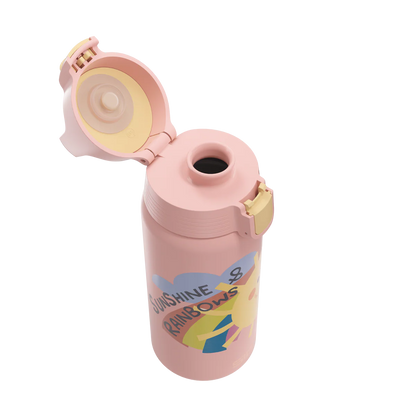 Geöffnete Sigg Kinder Trinkflasche mit ONE Verschluss und Sonnenschein Motiv im Bärechind Winterthur Zürich Schweiz
