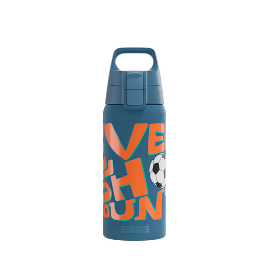 Sigg Edelstahl Trinkflasche 0.5 Liter mit Ballspiel Motiv für Kinder im Bärechind Winterthur Zürich Schweiz