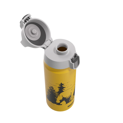 SIGG WMB ONE Trinkflasche mit geöffnetem Verschluss und Bärenmotiv. Erhältlich im Bärechind Winterthur, Zürich, Schweiz.