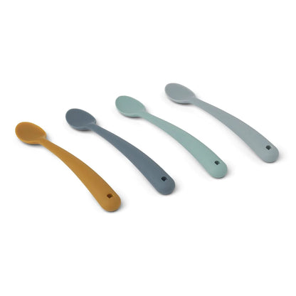 Die Liewood Silikon-Löffel im Farbton Blue Multi Mix für Babys und Kleinkinder sind im Bärechind in Winterthur sowie online in der Schweiz erhältlich.