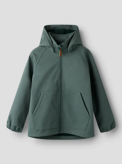 Grüne Softshelljacke für Kinder mit Regen-Effekt von NAME IT im Bärechind Winterthur Zürich Schweiz