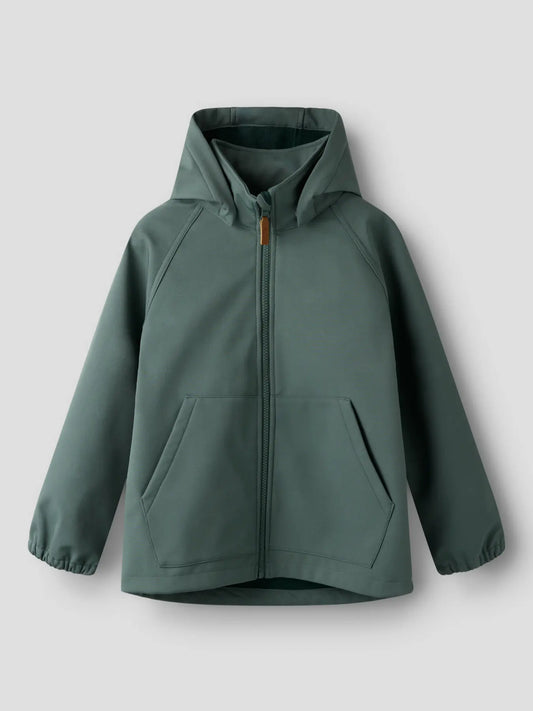 Grüne Softshelljacke für Kinder mit Regen-Effekt von NAME IT im Bärechind Winterthur Zürich Schweiz