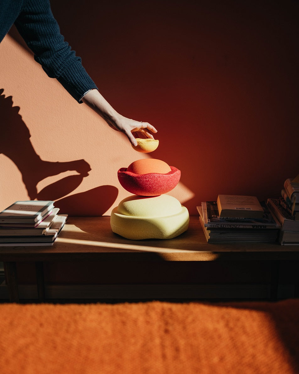 Kreative Spielsituation mit Stapelstein Inside Set – für fantasievolle Chind bei Bärechind