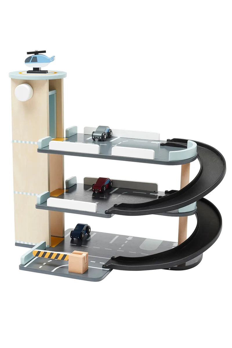Spielzeug Parkgarage aus Holz von Kids Concept freigestellt mit Autos und Rampe, zu kaufen bei Bärechind in Winterthur, Zürich, Schweiz.