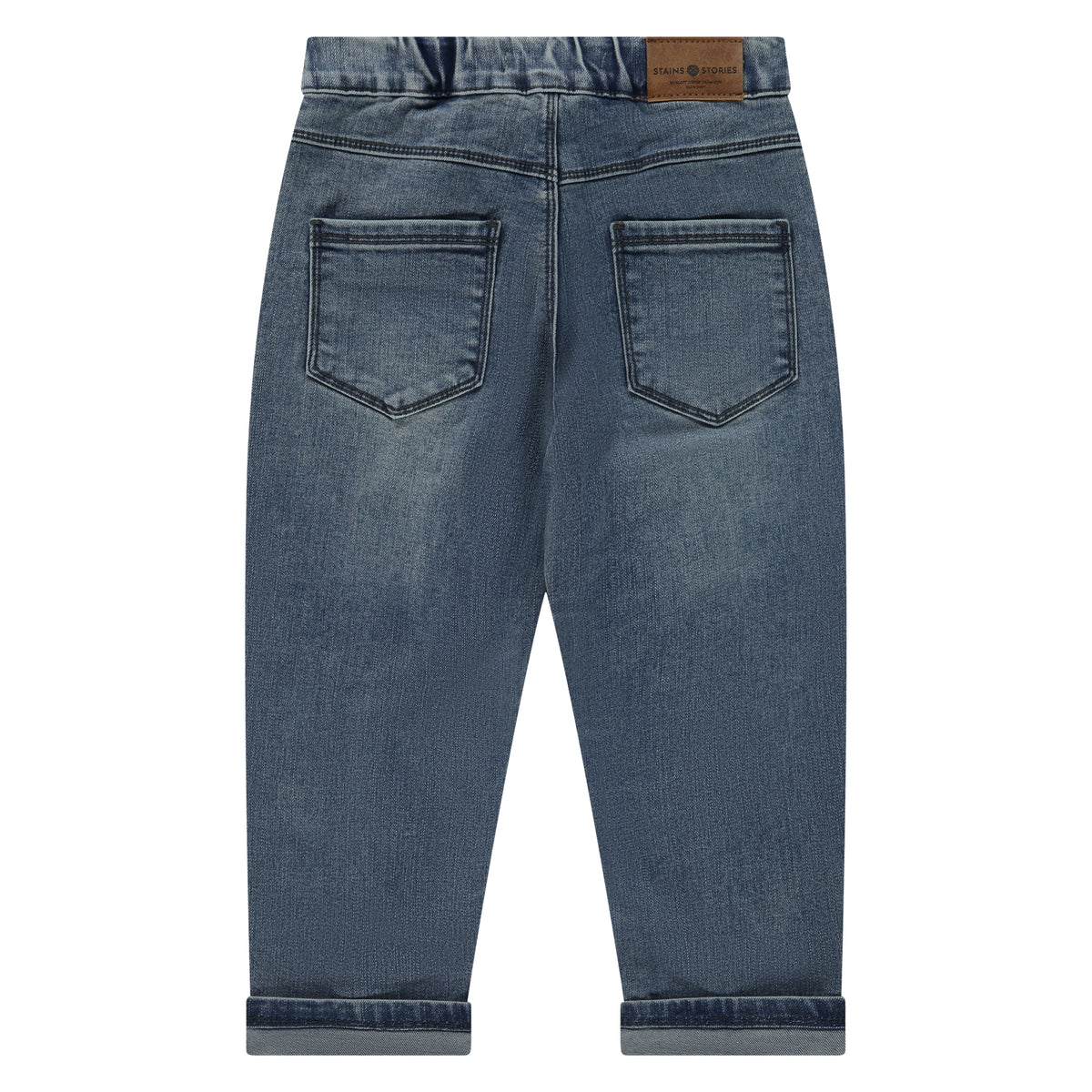 Rückansicht der Denim-Hose von Stains and Stories mit weiterem Schnitt, nachhaltige Kindermode Schweiz