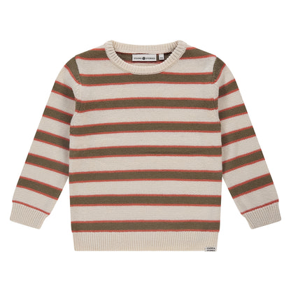 Vorderansicht des gestreiften Jungenpullovers "Off White" von Stains & Stories in Off-White und Braun.