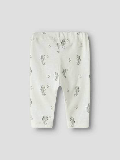 Rückseite der LIL’ATELIER Baby Stoffhose mit Seepferdchen Print im Bärechind Winterthur Zürich Schweiz.